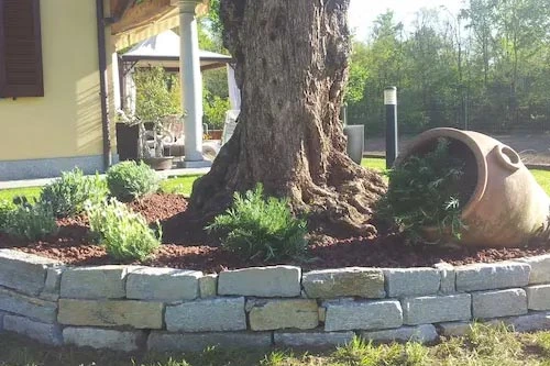 Realizzazione Aiuole in Pietra Naturale - il Maggiociondolo